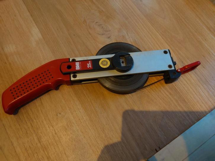 BMI Ergoline stalen landmeter / meetlint, 25 meter., Doe-het-zelf en Verbouw, Meetapparatuur, Gebruikt, Afstand, Ophalen of Verzenden