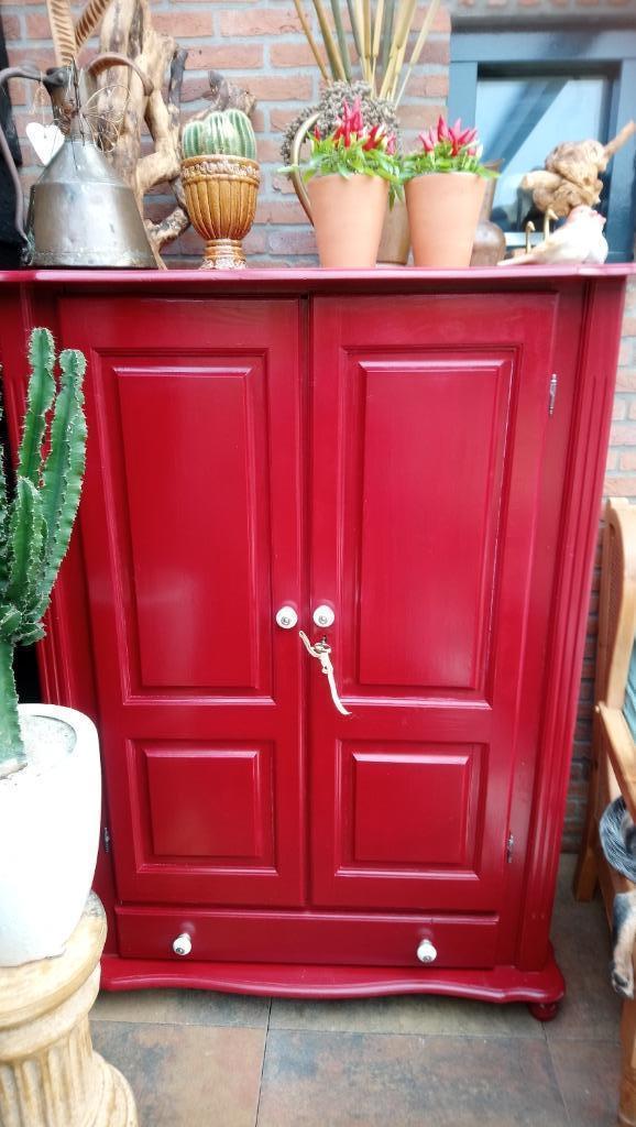 Meiden kast in diep rood, Antiek en Kunst, Antiek | Meubels | Kasten, Ophalen