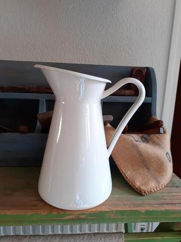 Emaille kan  beschikbaar voor biedingen
