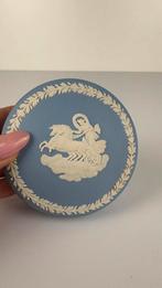 Vintage Wedgwood Jasperware lichtblauwe design ronde schaal, Ophalen of Verzenden