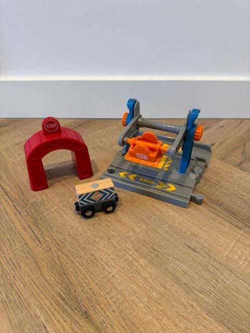 ZGAN Brio houten trein Smart Tech Lift & Load kraan 33827, Kinderen en Baby's, Speelgoed | Houten speelgoed, Zo goed als nieuw
