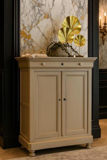 Prachtige authentieke sfeervolle meidenkast Flamant 1890 beschikbaar voor biedingen