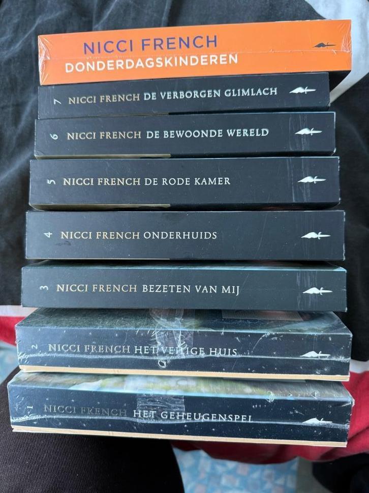 Diverse Nikki French boeken, Boeken, Thrillers, Nieuw, Ophalen of Verzenden