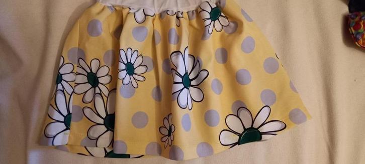 gele rok met grote bloemen maat 128, Kinderen en Baby's, Kinderkleding | Maat 128, Zo goed als nieuw, Meisje, Jurk of Rok, Ophalen of Verzenden