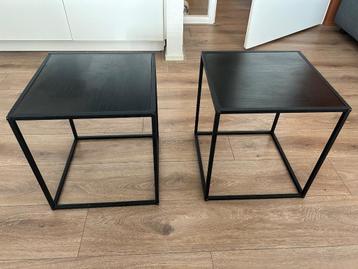 Zwarte bijzettafeltjes  beschikbaar voor biedingen