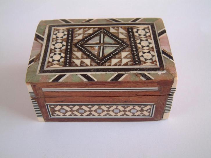 Mooi oud doosje nr.1 met parelmoer inlegwerk, Verzamelen, Overige Verzamelen, Gebruikt, Ophalen of Verzenden