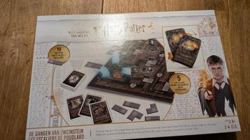 Harry Potter Wizarding World Bordspel Gangen van Zweinstein  beschikbaar voor biedingen