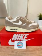 Nike Air Max 1 Hangul Day maat 41, Kleding | Heren, Schoenen, Nieuw, Ophalen of Verzenden, Bruin, Sneakers of Gympen