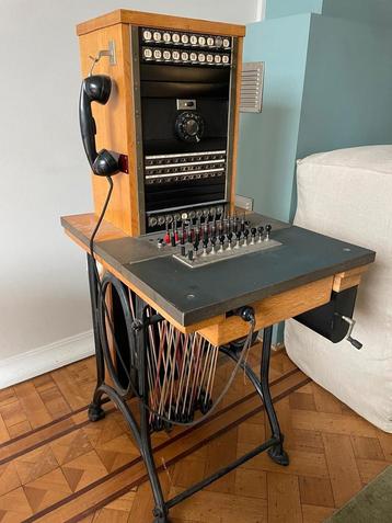 Oude telefoonpost/centrale beschikbaar voor biedingen