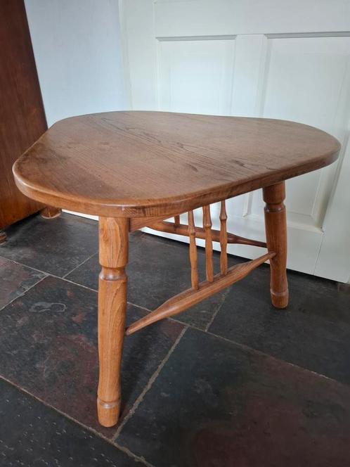 Driehoek salontafel eikenhout spijlen retro, Huis en Inrichting, Tafels | Salontafels, Zo goed als nieuw, 50 tot 75 cm, 50 tot 100 cm