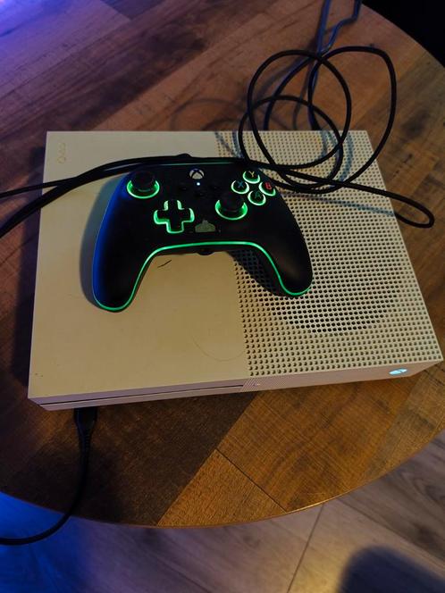 Xbox one s 1Tb en 8 spellen, Spelcomputers en Games, Spelcomputers | Xbox One, Zo goed als nieuw, Xbox One S, 1 TB, Met 1 controller