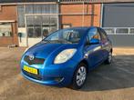 Toyota Yaris 1.0 vvti Airco trekhaak lagekmstand nieuw apk✅, Voorwielaandrijving, 970 kg, Blauw, Bedrijf