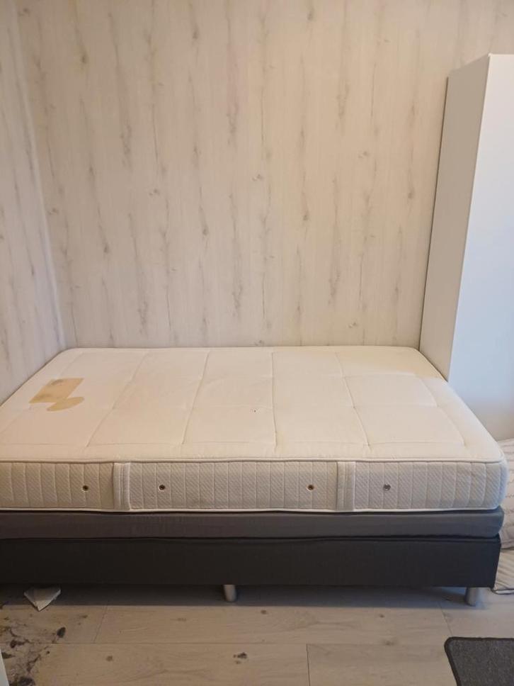 Boxspring box zonder hoofdbord met matras, Huis en Inrichting, Slaapkamer | Boxsprings, Gebruikt, 120 cm, 200 cm, Twijfelaar, Grijs