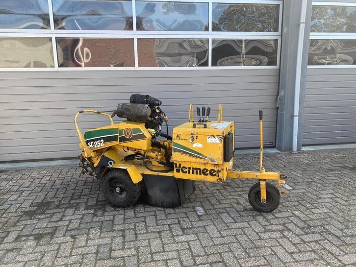 Vermeer SC 252 stobbenfrees, Doe-het-zelf en Verbouw, Gereedschap | Freesmachines, Gebruikt, Benzine, Stobbenfrees, Ophalen