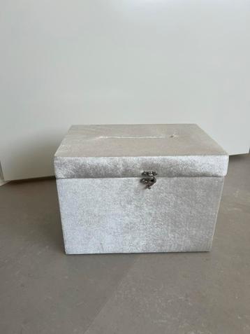 Geld/envelop kist (taki kütüsu) beschikbaar voor biedingen