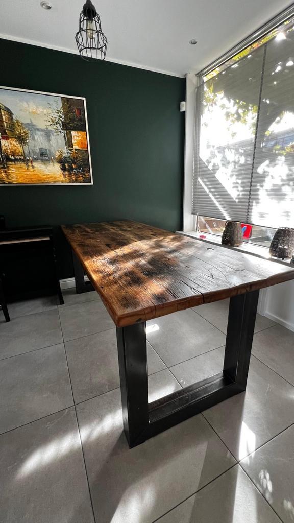 Oud Eiken Wagondelen tafel met stalen U-frame poten, Huis en Inrichting, Tafels | Eettafels, Zo goed als nieuw, 50 tot 100 cm