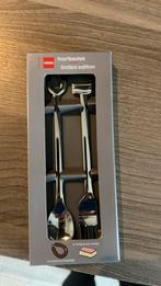 Setje bestek van de hema, Huis en Inrichting, Overige materialen, Nieuw, Ophalen of Verzenden, Vaatwasserbestendig