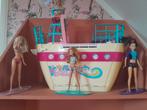 Barbie boot met 4 barbies, Poppenhuis, Gebruikt, Ophalen