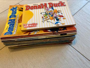 Donald Duck (stapel van alles en nog wat) beschikbaar voor biedingen