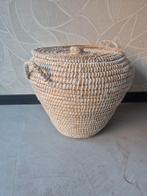 Grote rieten mand met deksel, handgemaakt.
Mooi natuurlijk i, Huis en Inrichting, Woonaccessoires | Schalen en Manden, Ophalen