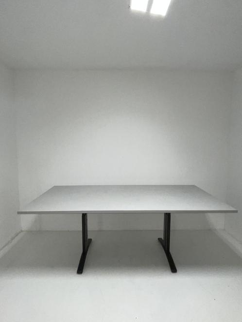 Partij kantine/vergaderbureaus 200x100 €135,- ex, Doe-het-zelf en Verbouw, IJzerwaren en Bevestigingsmiddelen