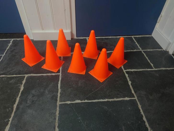 7 Pionnen, hoogte 23,5cm, stapelbaar, nette staat!, Sport en Fitness, Fitnessmaterialen, Gebruikt, Overige typen, Ophalen of Verzenden