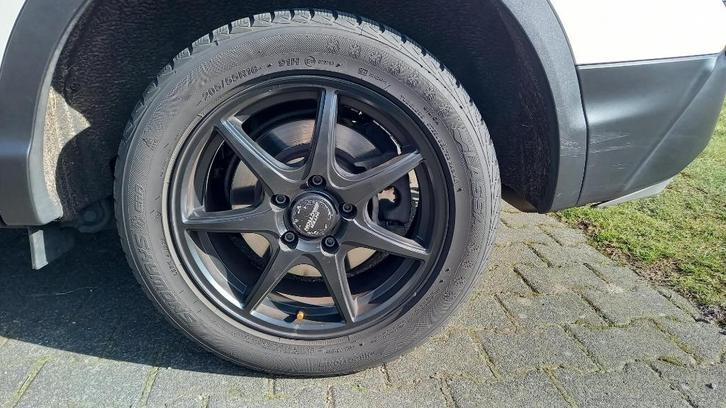 4 winterbanden op velg 205-55-16 voor Megane/Scenic/Nissan, Auto-onderdelen, Banden en Velgen, Banden en Velgen, Winterbanden