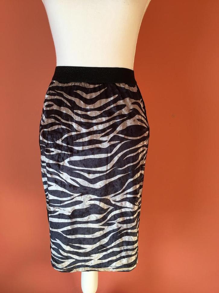 Norah zwart wit zebra print fluweel rok maat 36, Kleding | Dames, Rokken, Zo goed als nieuw, Maat 36 (S), Zwart, Verzenden