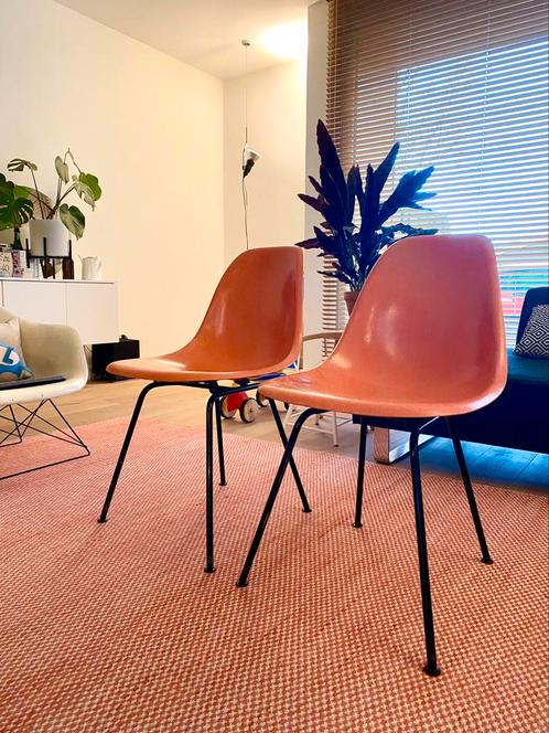 2x Herman Miller Eames DSX fiberglass - red orange, Huis en Inrichting, Stoelen, Gebruikt, Twee, Overige materialen, Overige kleuren