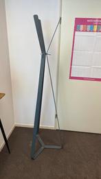 Cascando Bend design kapstok. Grijs, hoogte 176 cm., Ophalen, Zo goed als nieuw, Metaal, Staande kapstok