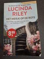 Lucinda Riley - Het meisje op de rotsen, Lucinda Riley, Ophalen of Verzenden, Zo goed als nieuw