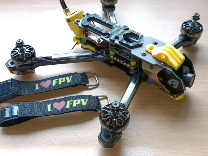 SpeedyBee Mario-5 Analog Freestyle drone (nieuw), Hobby en Vrije tijd, Modelbouw | Radiografisch | Helikopters en Quadcopters