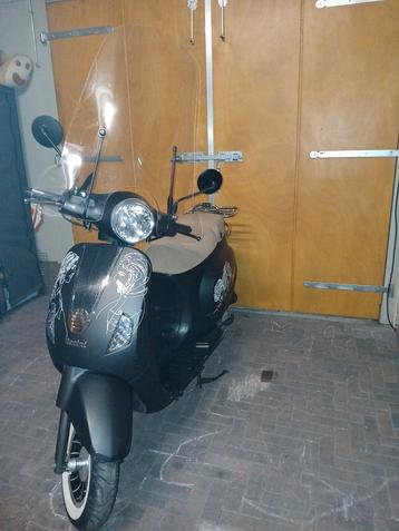 Snorscooter Berini special paint! beschikbaar voor biedingen