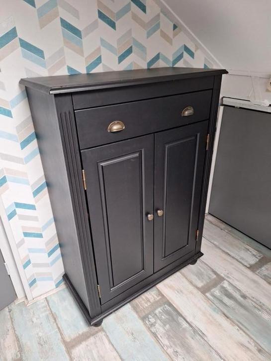 Leuke zwart (geverfd) grenen kast, Huis en Inrichting, Kasten | Wandmeubels, Zo goed als nieuw, Minder dan 150 cm, 25 tot 50 cm