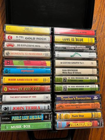 Koffer met 24 cassettebandjes. Zie foto’s. beschikbaar voor biedingen