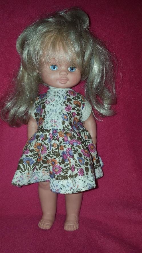 Famosa vintage pop, in mooie zomerjurk. 36cm. 2A11, Verzamelen, Poppen, Gebruikt, Pop, Ophalen of Verzenden