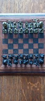 BRONZEN AFRIKAANS SCHAAKSPEL 32 BEELDEN MET LEREN SCHAAKBORD, Ophalen of Verzenden