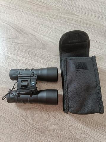 Verrekijker met opbergtas beschikbaar voor biedingen