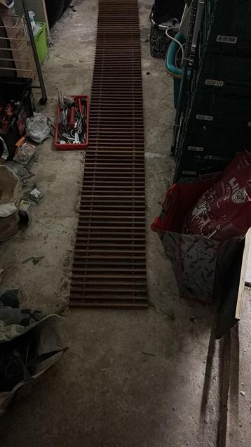 Rooster convectorput hardhout 33,5 cm breed en 298 cm lang beschikbaar voor biedingen