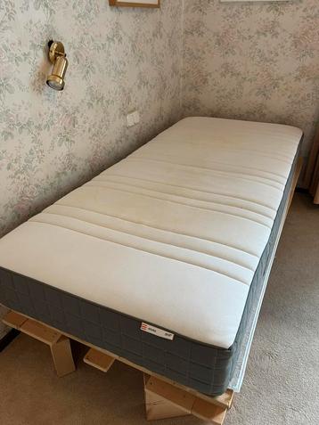 Matras Ikea HÖVÅG (incl mattasbeschermer) beschikbaar voor biedingen