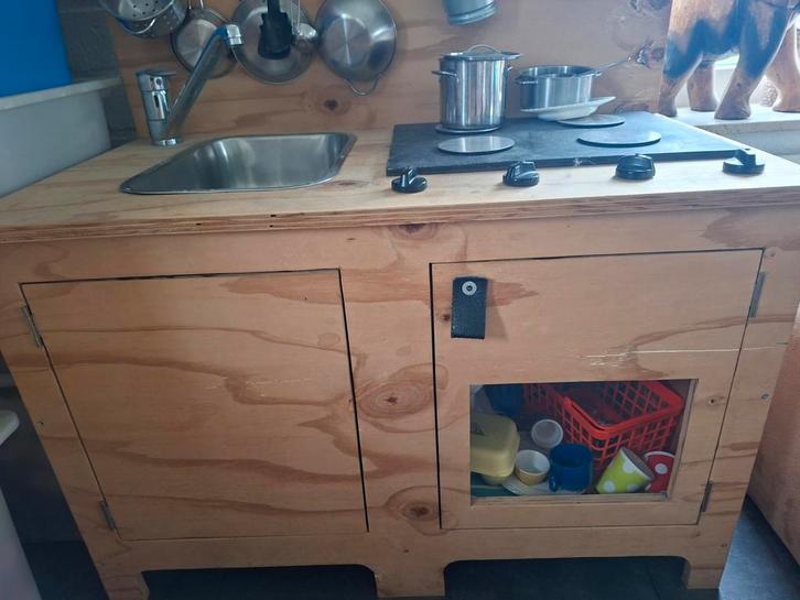 Speelkeukentje van hout, Kinderen en Baby's, Speelgoed | Houten speelgoed, Zo goed als nieuw, Meubelstuk of Keukentje, Ophalen