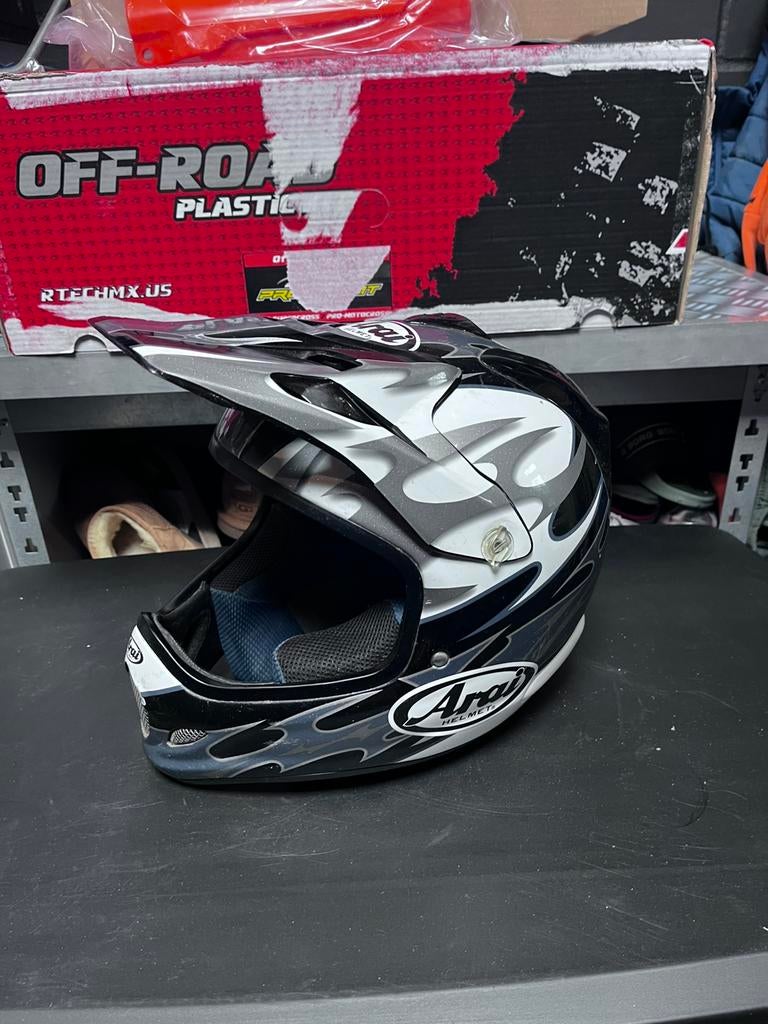 Nette arai crosshelm maat m, Motoren, Ophalen of Verzenden, Tweedehands, Offroadhelm, Arai