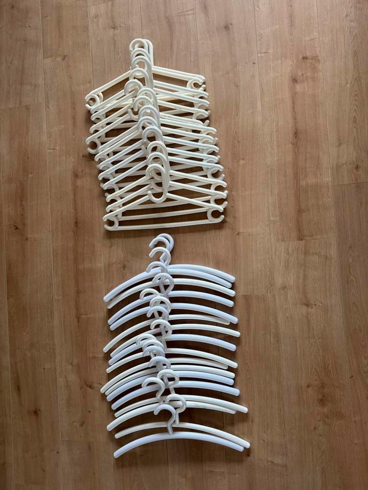 Verschillende stevige kleerhangers, Kleding | Dames, Kledinghangers, Zo goed als nieuw, Overige materialen, Volwassenen, Ophalen