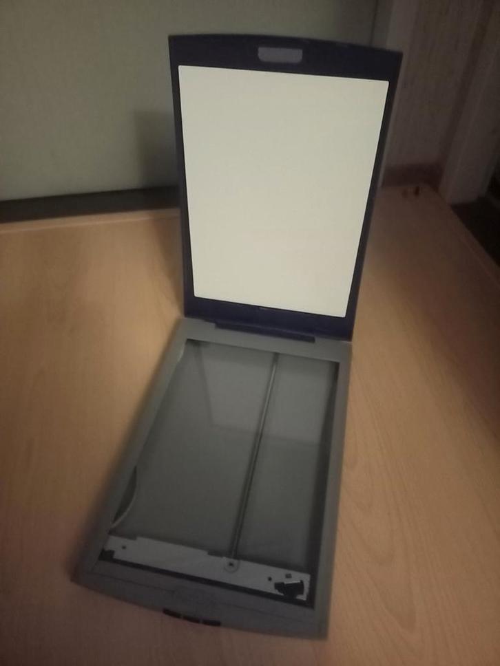 Flatbed scanner Canon CanoScan N670u, Computers en Software, Scanners, Gebruikt, Flatbedscanner, Windows, Ophalen of Verzenden