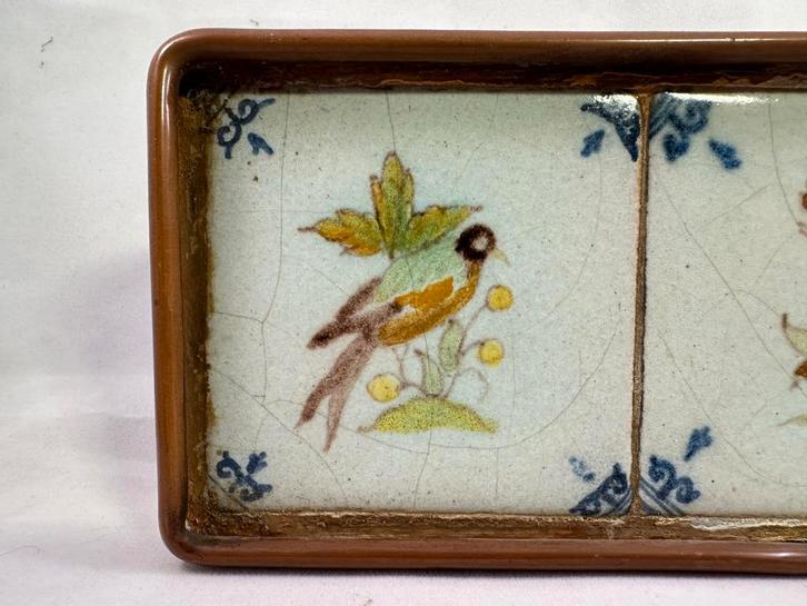 Drie vroeg 20e eeuwse handbeschilderde vogeltegels., Antiek en Kunst, Antiek | Keramiek en Aardewerk, Ophalen of Verzenden