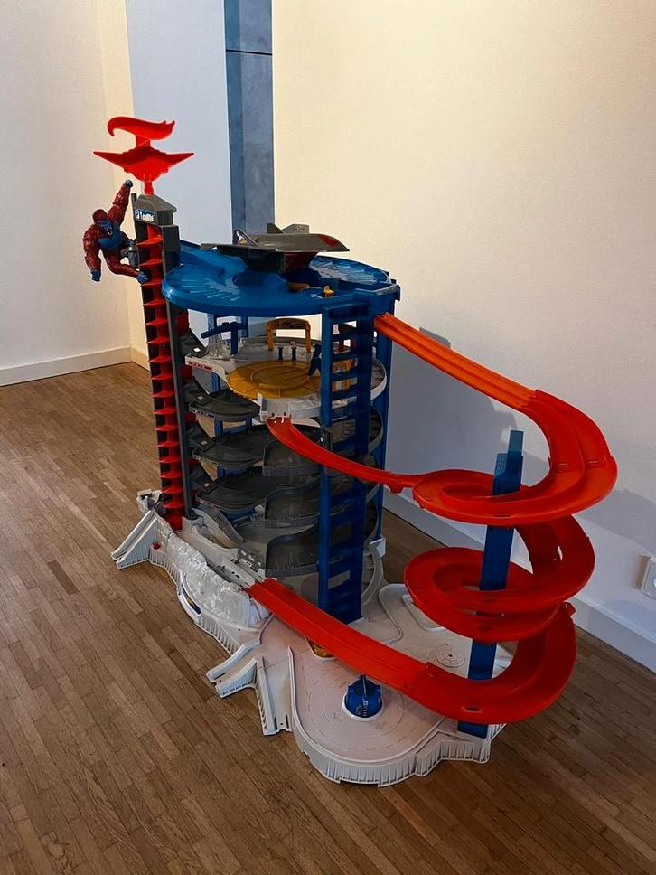 HOT WHEELS  CITY SUPER ULTIEME GARAGE 
( 2 , Kinderen en Baby's, Speelgoed | Racebanen, Zo goed als nieuw, Elektrisch, Hot Wheels