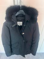 Woolrich winterjas - maat 14 jaar, Ophalen, Zo goed als nieuw, Overige maten, Zwart