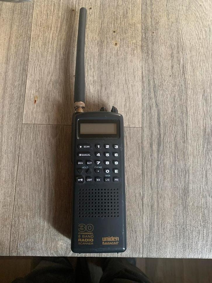 Uniden Bearcat Scanner - 30 Kanalen, 8 Banden en oplader, Telecommunicatie, Scanners, Gebruikt, Minder dan 30 kanalen, Draagbaar