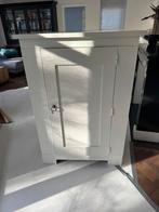 Witte koloniale kast, Ophalen