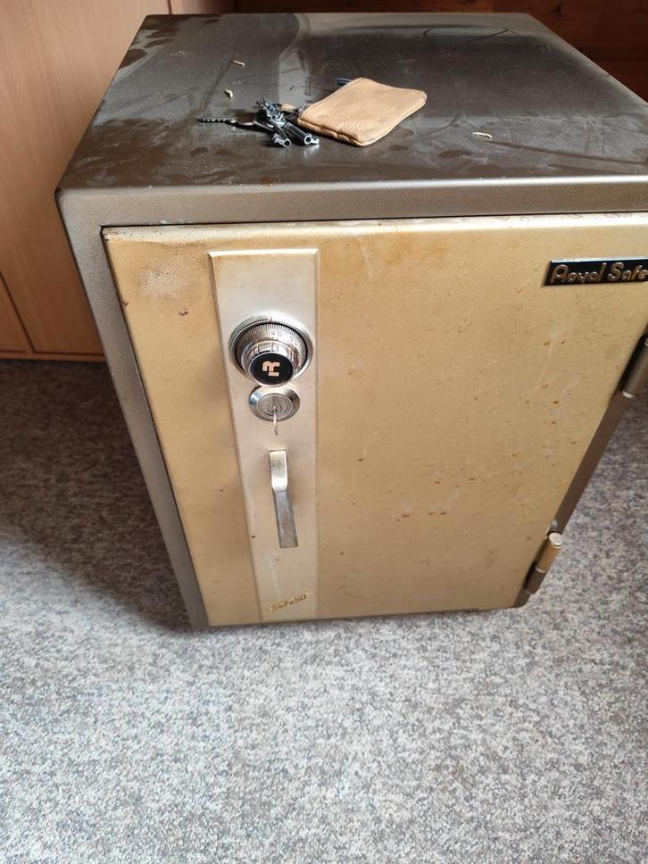 Grote Royal Safe Brandkast met Sleutels, Huis en Inrichting, Brandblussers en Brandkasten, Gebruikt, Brandkast, Ophalen of Verzenden